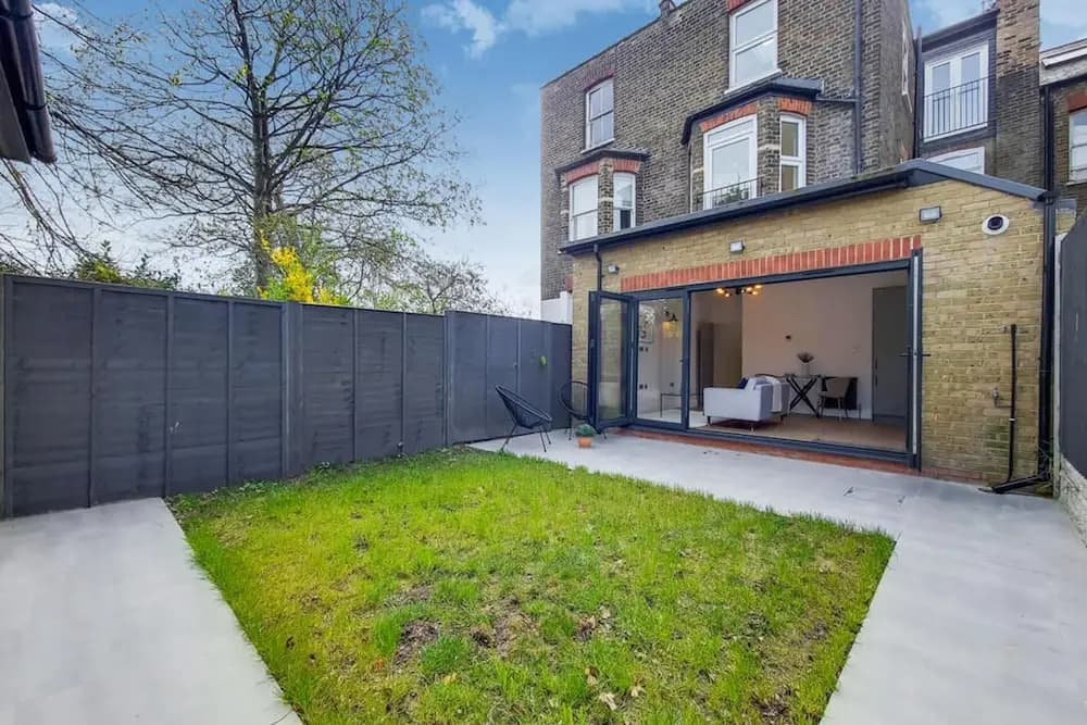 Brand New Luxury 2-bed Apartment in London - photo 1