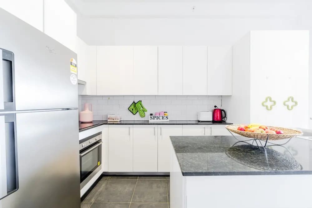 Bondi Beachfront Stay - photo 8