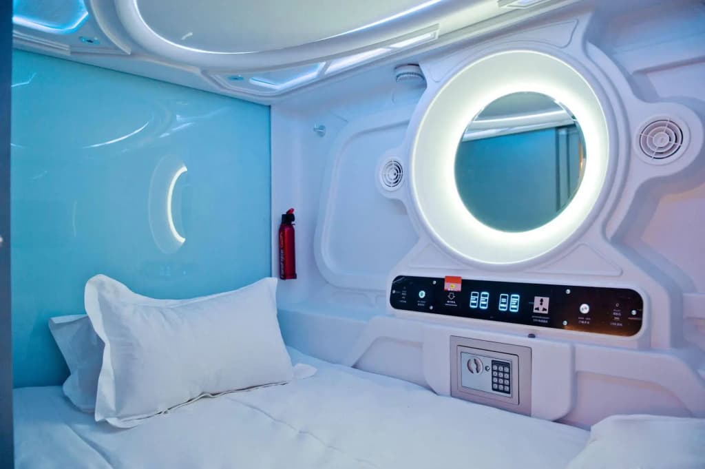 M Qube Hotel - photo 4