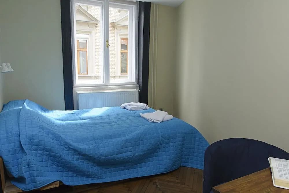 New - Walnuttree Double 12 Person Apartment Central in Budapest - Hungary - photo 5