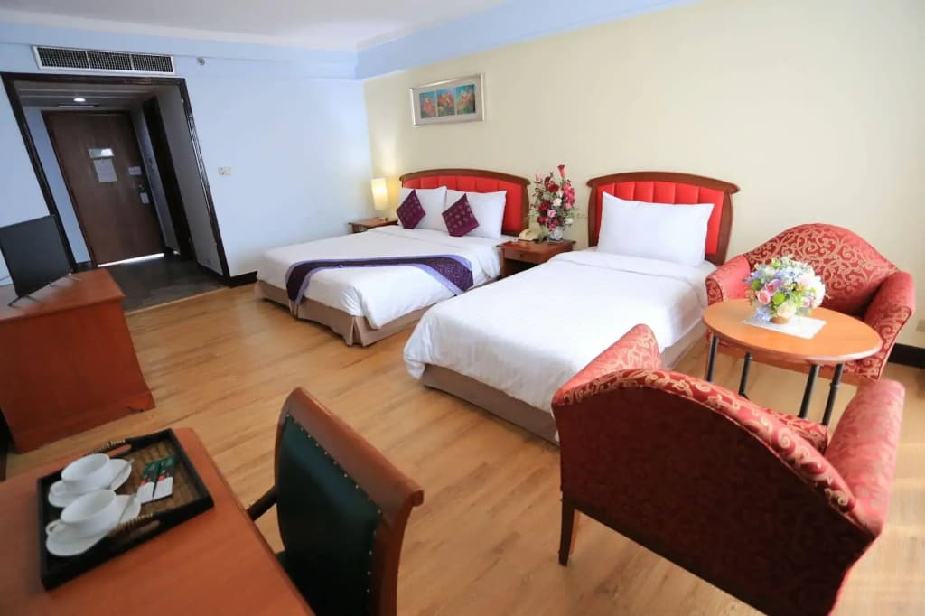 Karnmanee Palace Hotel - photo 5