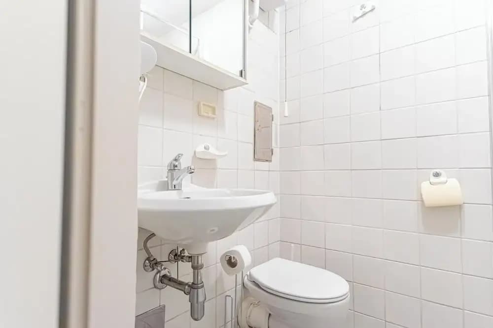 Elegant 1BR Apt Steps from Praterstern - photo 18