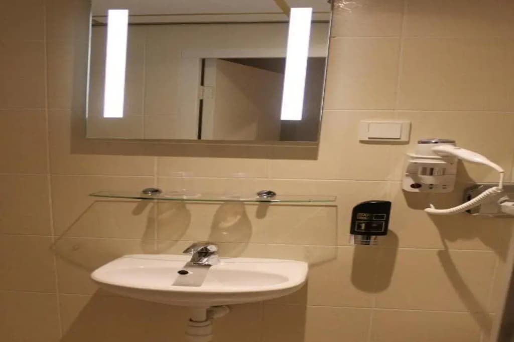 Townhouse Hotel - photo 21