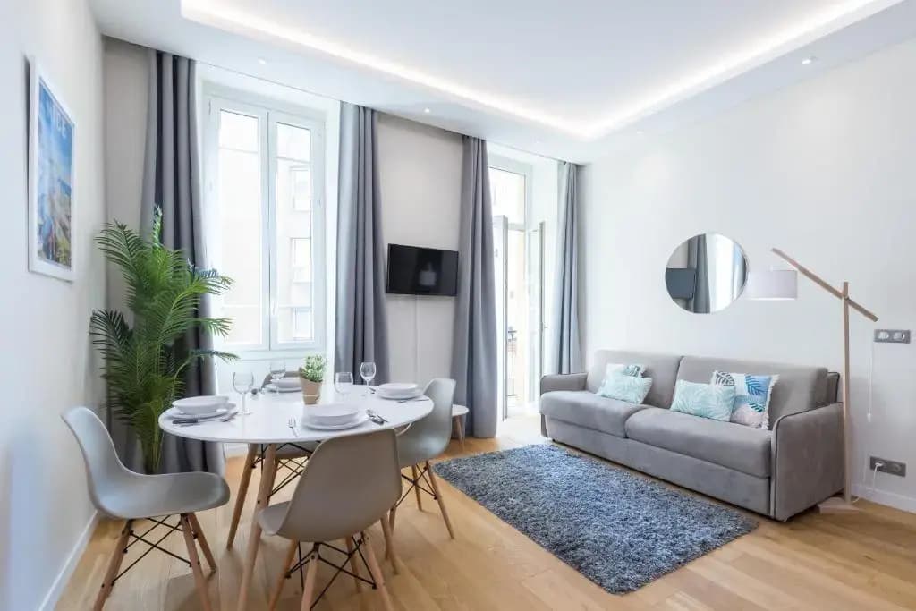 Brand New 1 Bdr Place du Pin - main photo