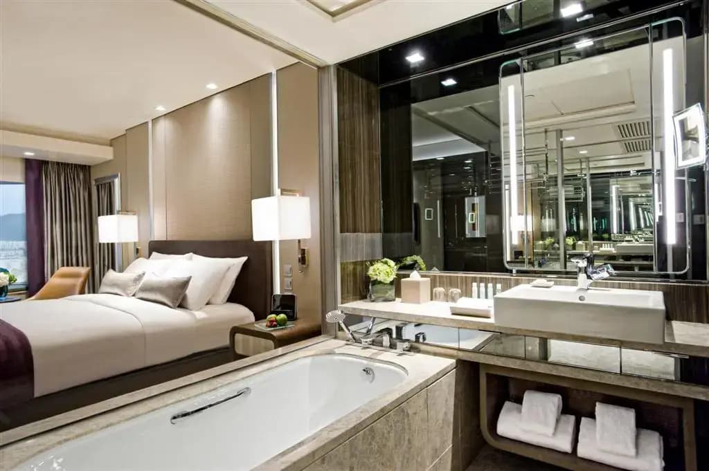 Royal Plaza Hotel - photo 34
