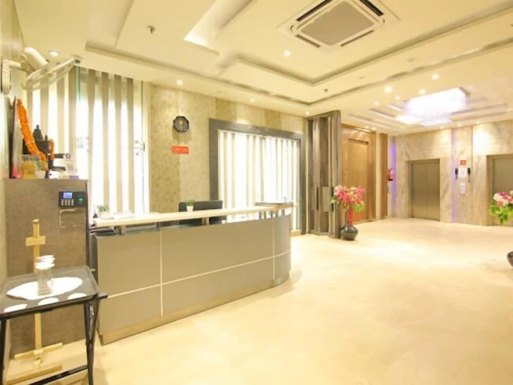 C Pearls Hotel  Banque by OYO Rooms - photo 2