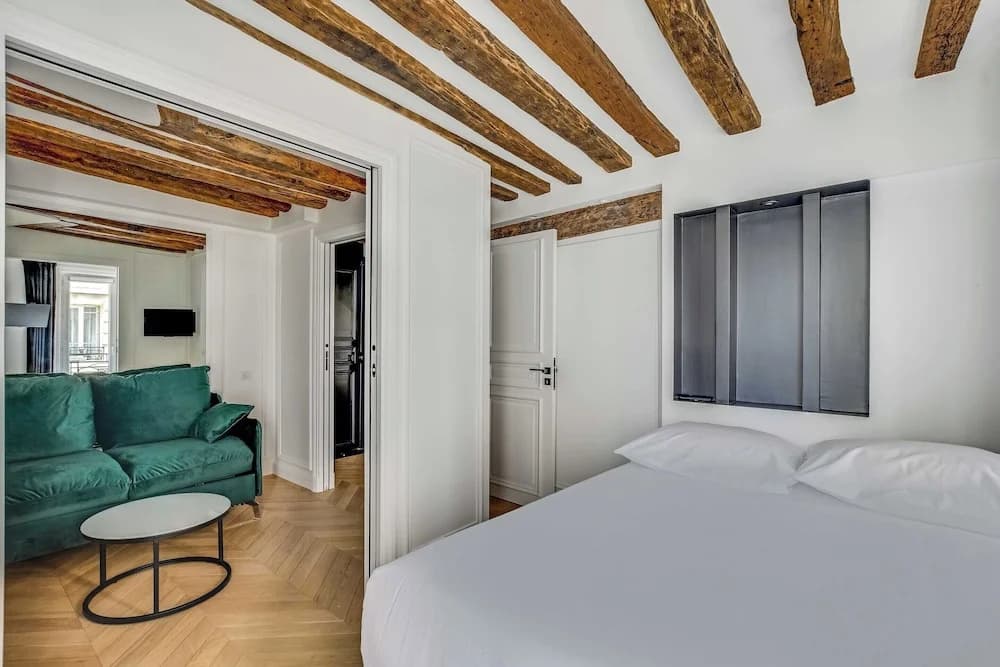 2bdr/5p Apartment au Centre de Paris in Downtown Paris - photo 3