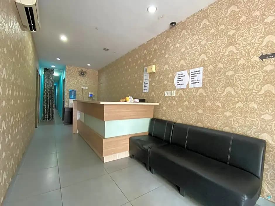 OYO 89760 Harmoni Inn Hotel - photo 2