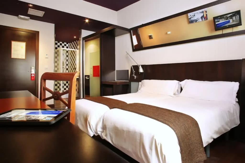 Hotel Avenida Gran Via - photo 4