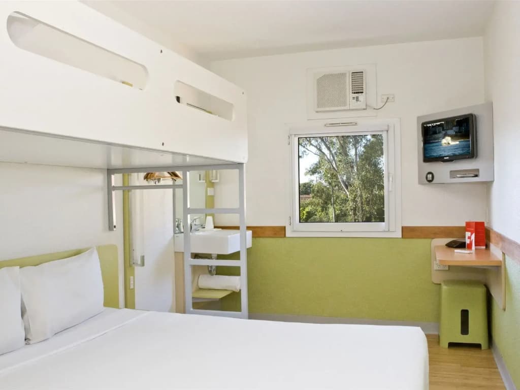 ibis budget Melbourne Airport - photo 7