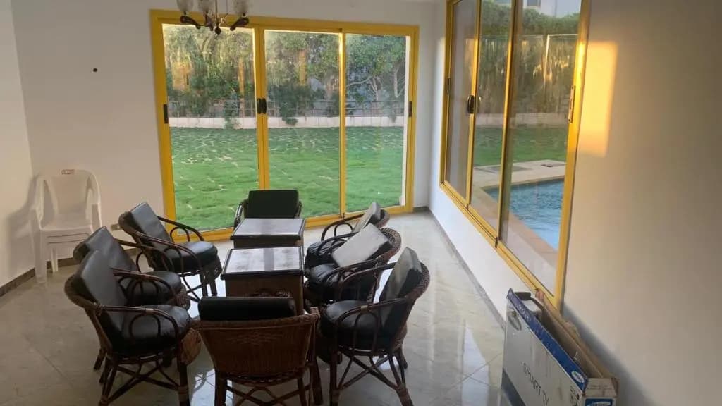 Cheerful 6 bedroom villa with pool. - photo 2
