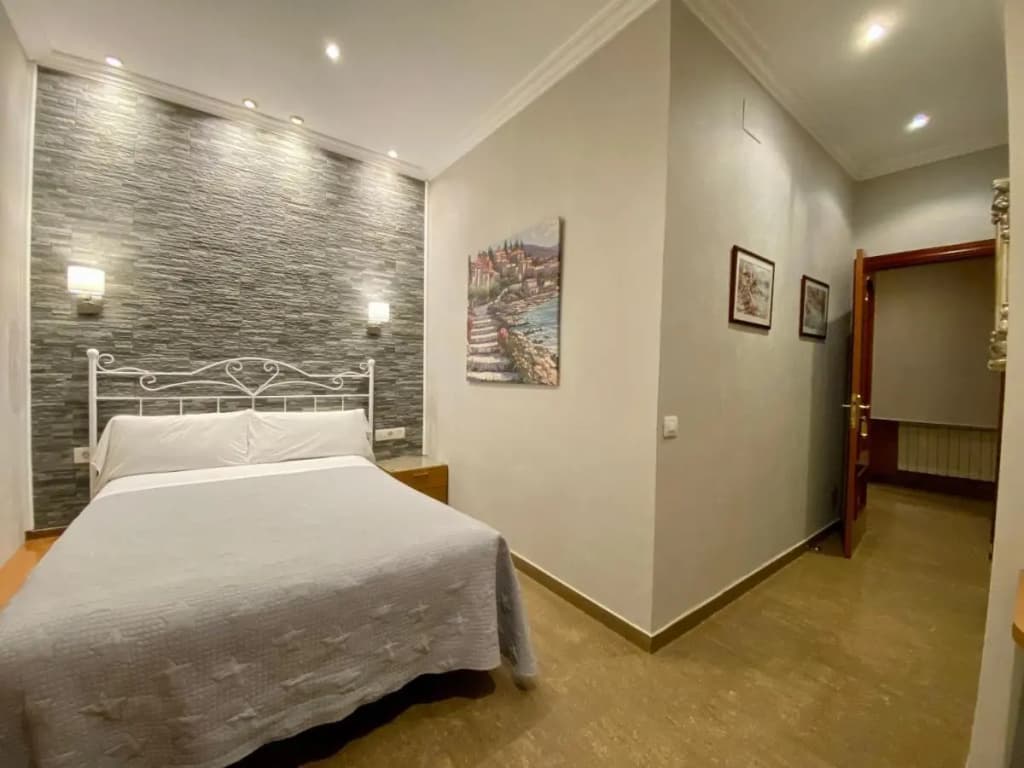 Hostal Orleans - photo 26