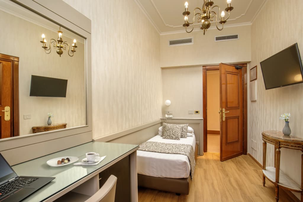 Hotel della Torre Argentina - photo 19