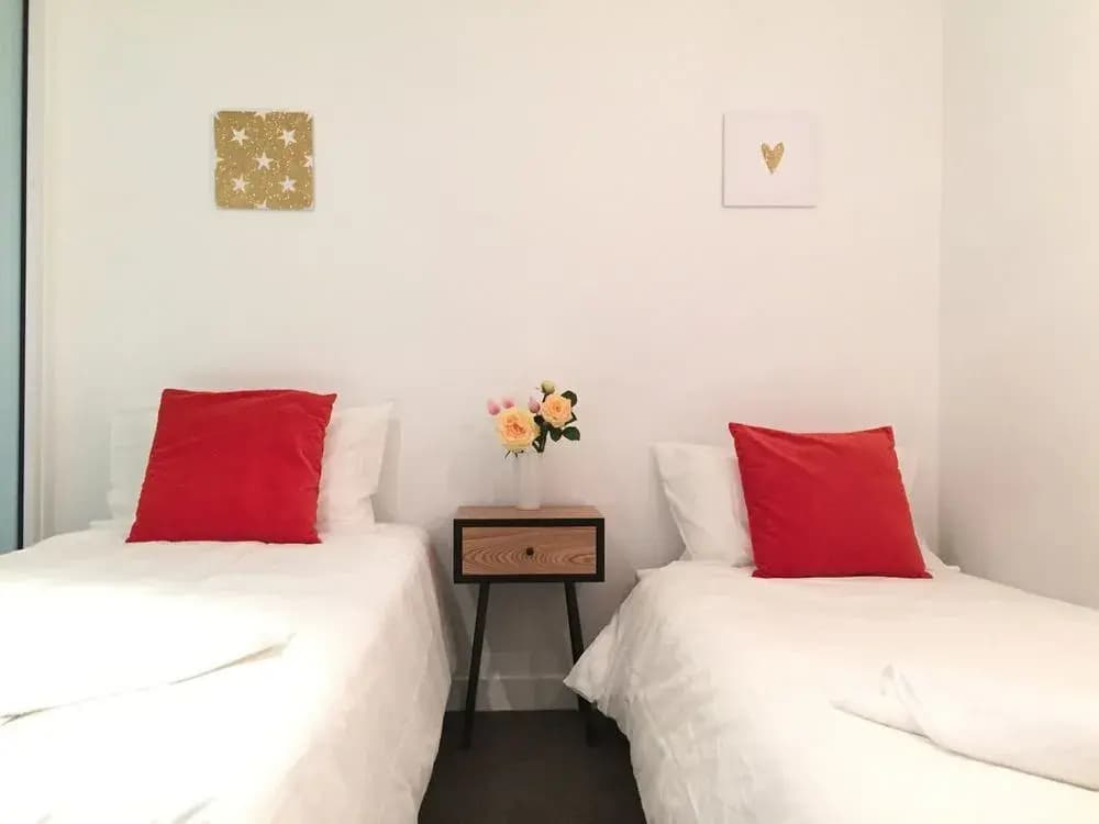 Sunshine Suites Apartment On Collins - photo 5