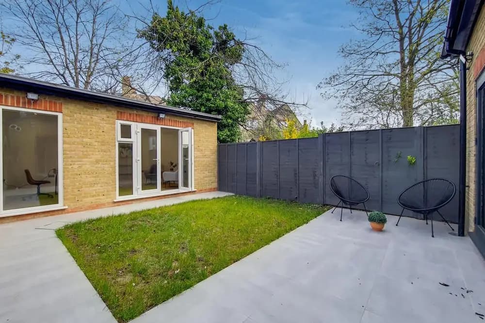 Brand New Luxury 2-bed Apartment in London - photo 9