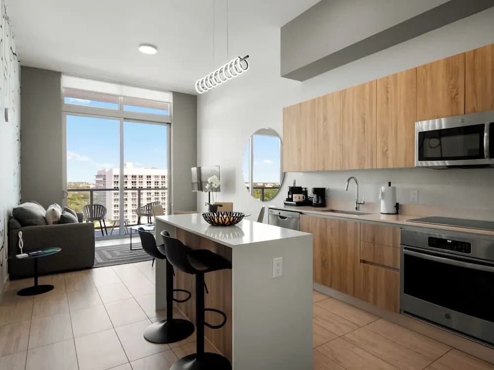 Modern Condo in Design District - photo 26
