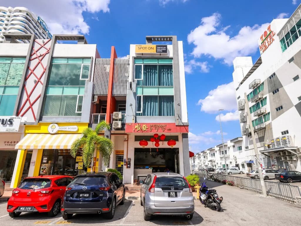 SPOT ON 89956 The Blue Malacca - main photo