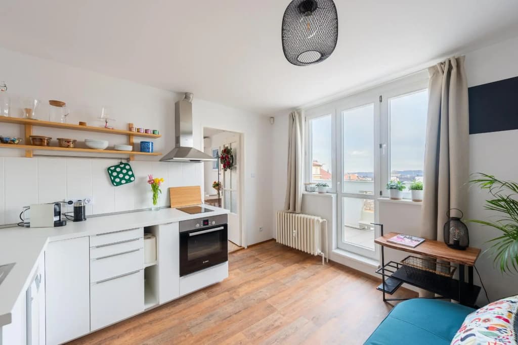 BRIGHT CHARMING Apt with TERRACE, PARKING & AirCo. - photo 2