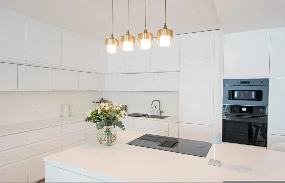 By Saint-sulpice Newly Refurbished 4 BR Apartment - photo 16