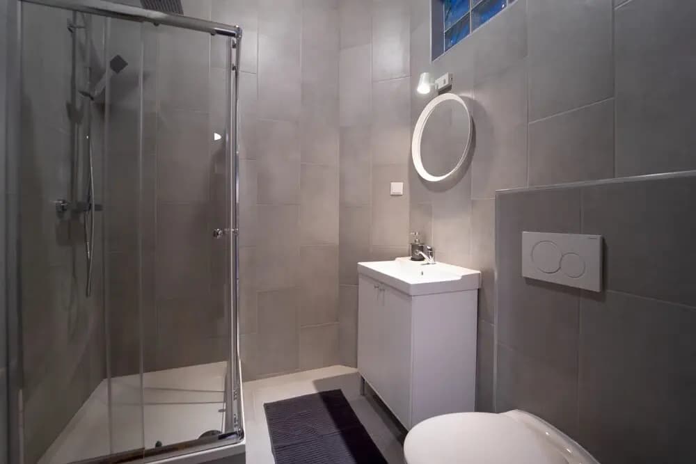Spacious 2bdr Apt in Beautiful Neighborhood - photo 2