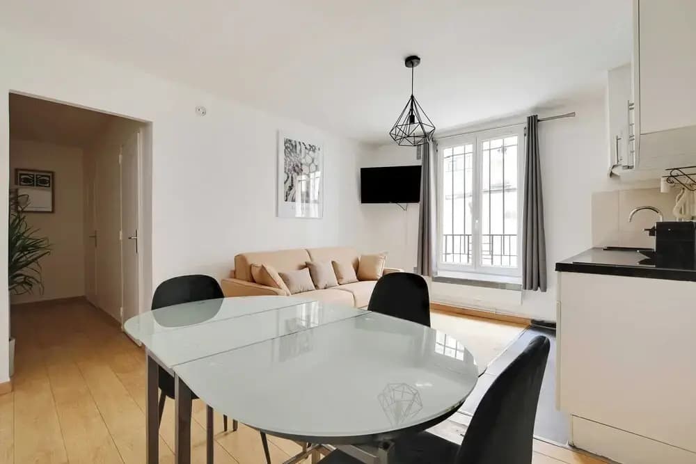 Urban Chic Apartment in Central Paris - photo 10