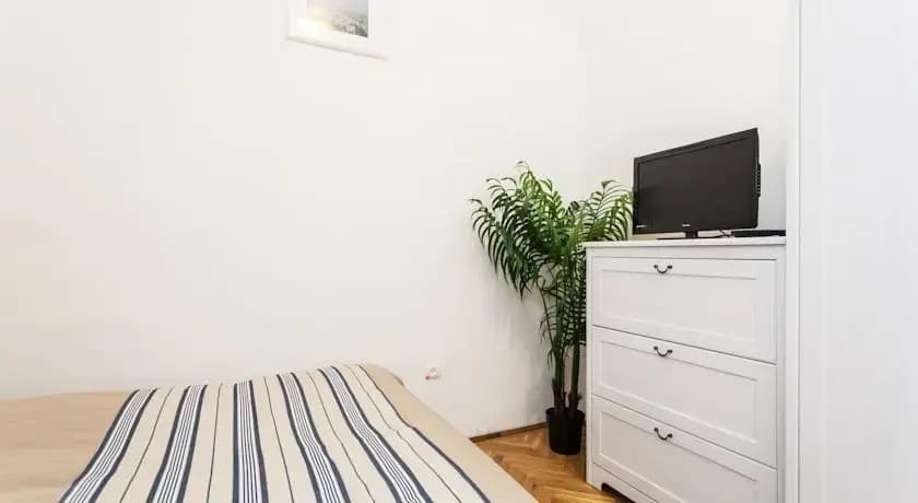 Oktogon Studio Apartment - photo 4