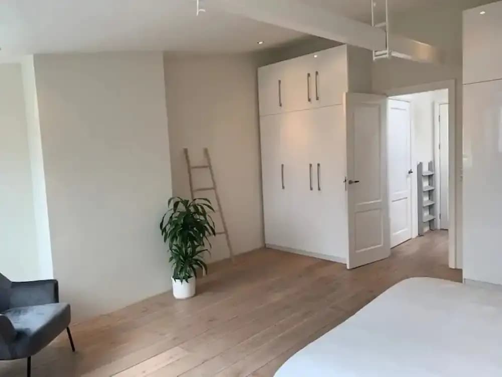 Bright Waterview Apartment - photo 10