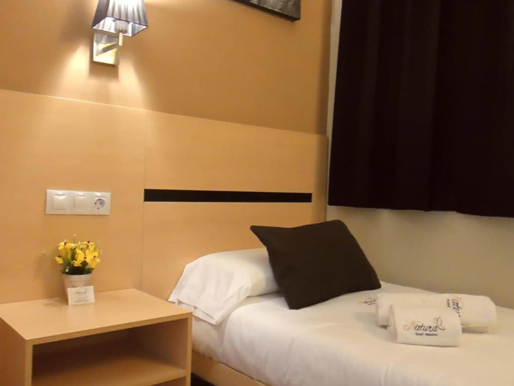 Hostal Live Natura Barcelona - photo 4