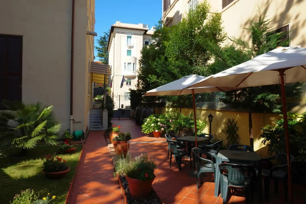 Green Hotel - photo 11