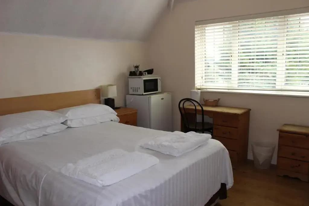 Debden Guest House - photo 2