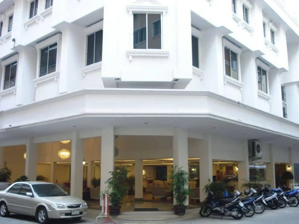 LK Mansion - photo 1