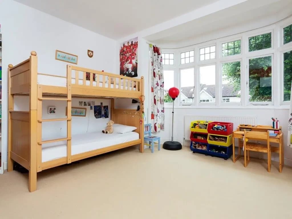 Veeve  4 Bed House On Emlyn Road West London - photo 2