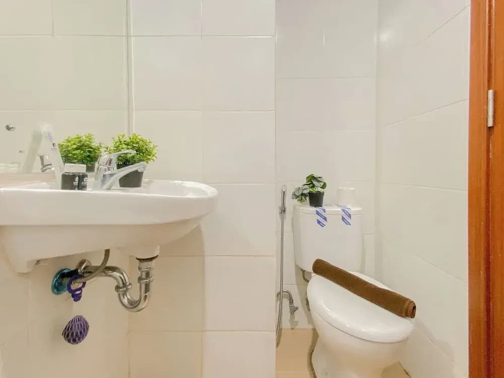 Basic Simple 1Br At Apartment Vittoria Residence - photo 8