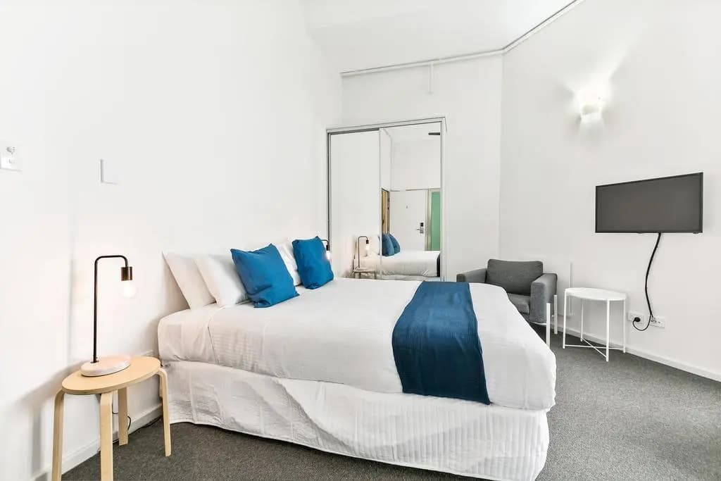 Excelsior Apartments - photo 2