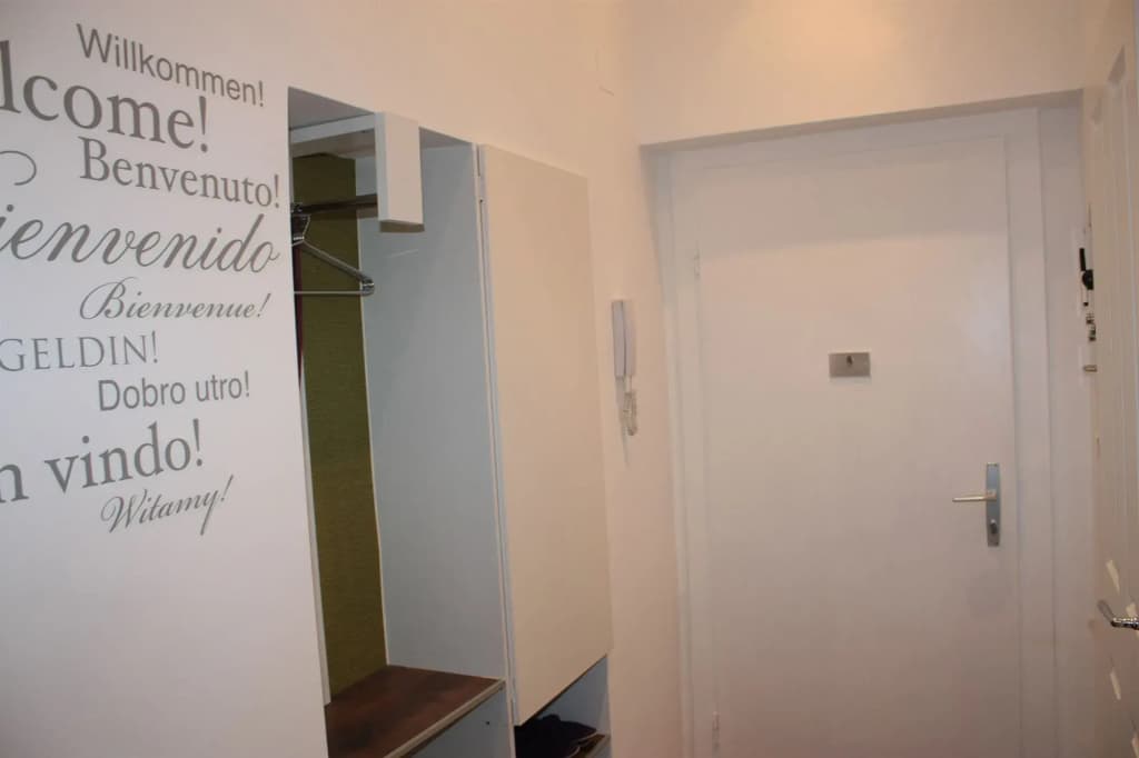 GoVienna Small Modern Apartment - photo 11