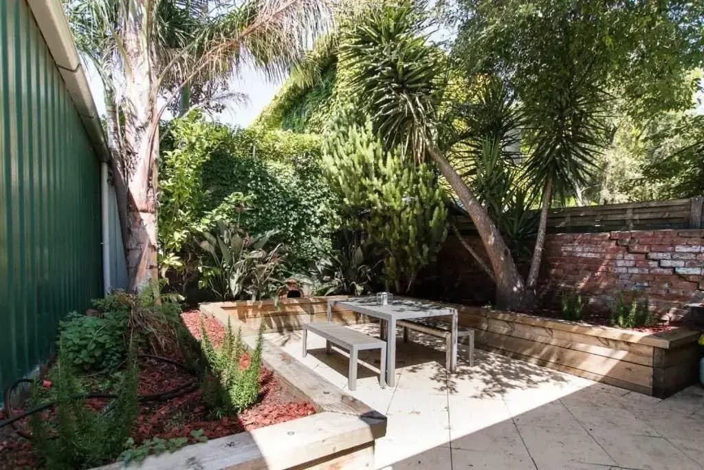 Hunter · Close to Smith St Courtyard + Parking - photo 10