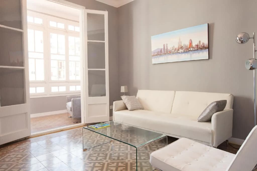 SOFIA 4 · Sofía's Gallery & Bath · Well Priced 6 Pax Spacious Home in Eixample - main photo