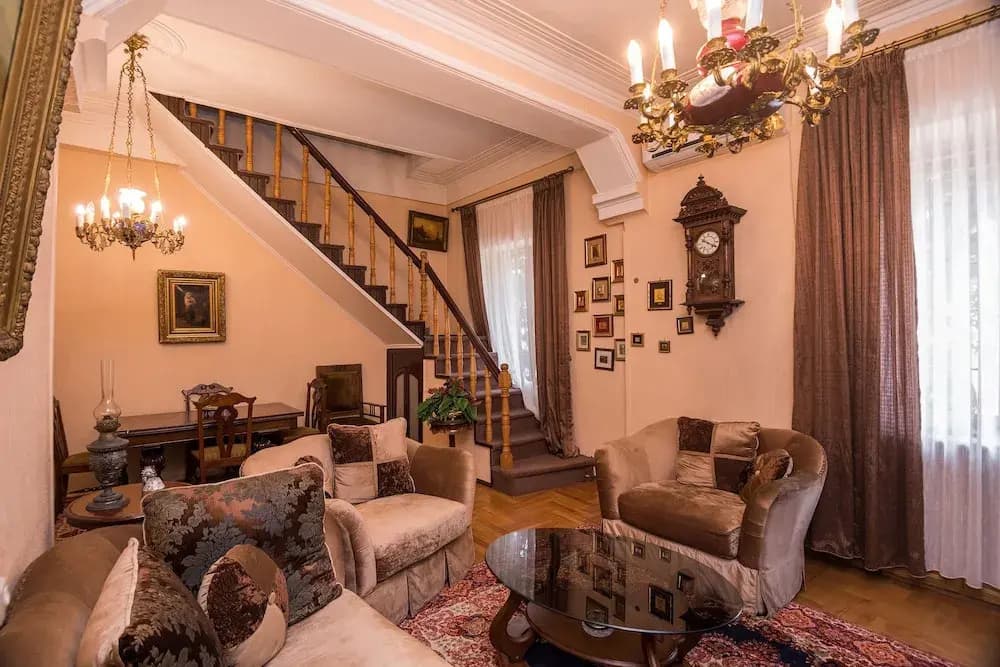 Lia's Guest House - photo 16