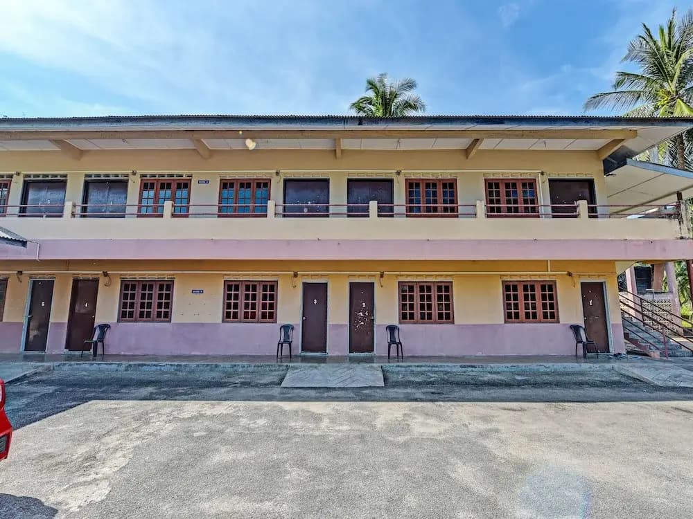 OYO 90278 Redzwan's Beach Resort - photo 1