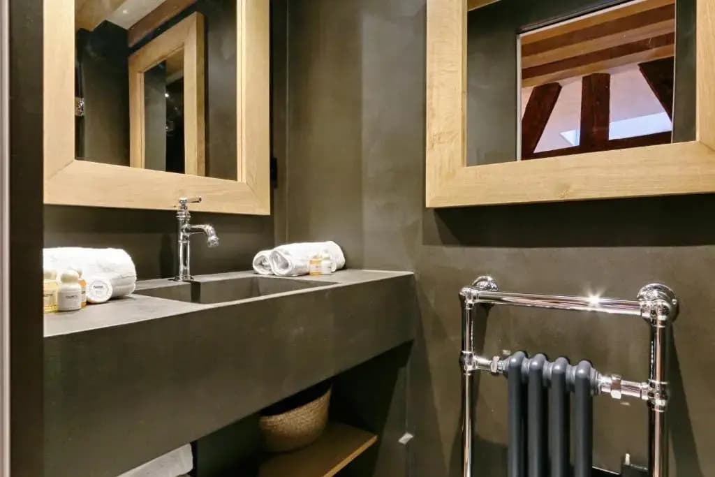 Luxurious & Design Flat 2BR/8P- Boulevard Saint Germain - photo 7