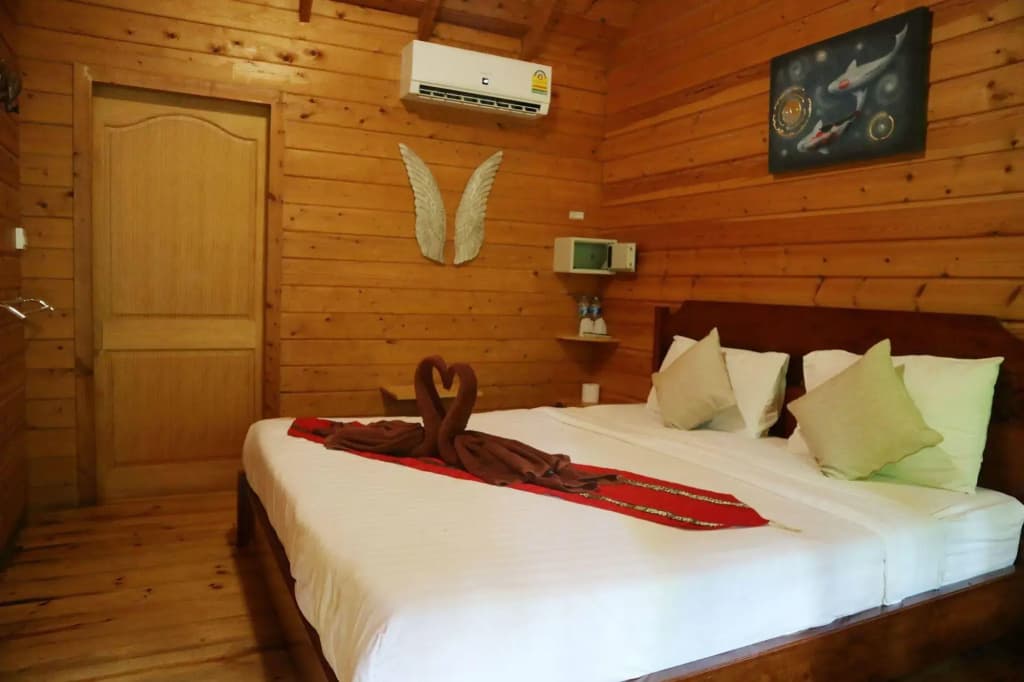 Loghome Boutique - photo 2
