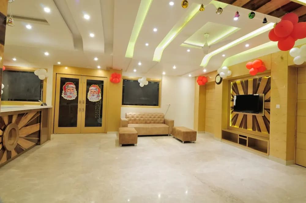 FabHotel Raj Palace - photo 2