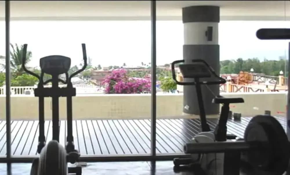 Sunset Plaza Holiday Apartment - photo 9