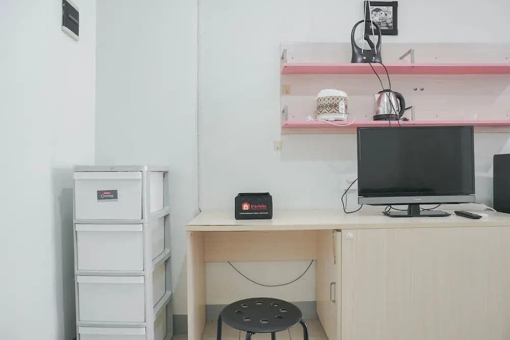 Nice And Cozy Living 2Br At Green Pramuka City Apartment - photo 8