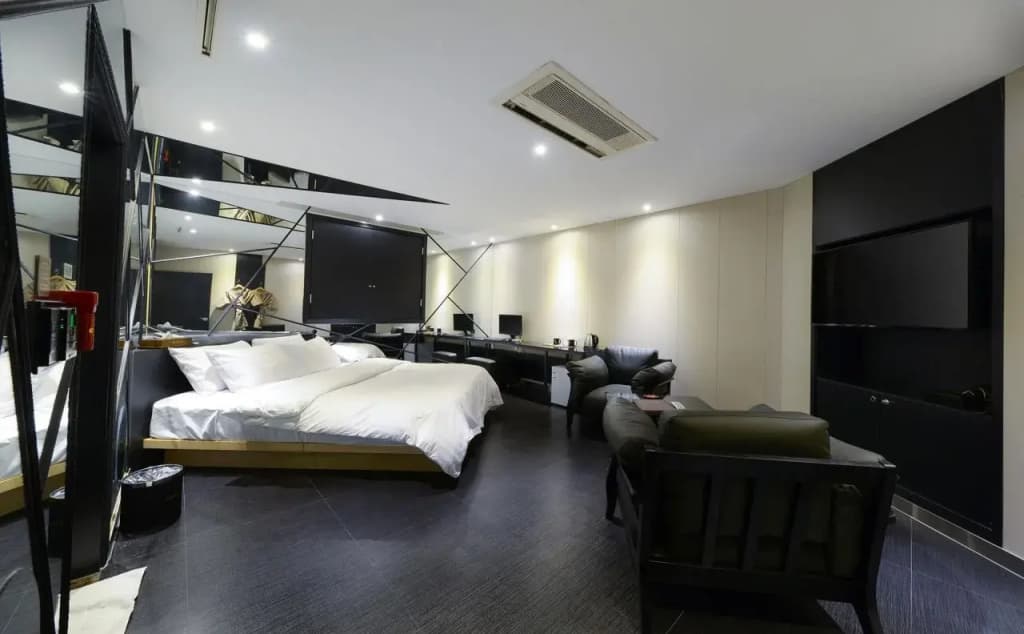Lifestyle S Hotel - photo 2