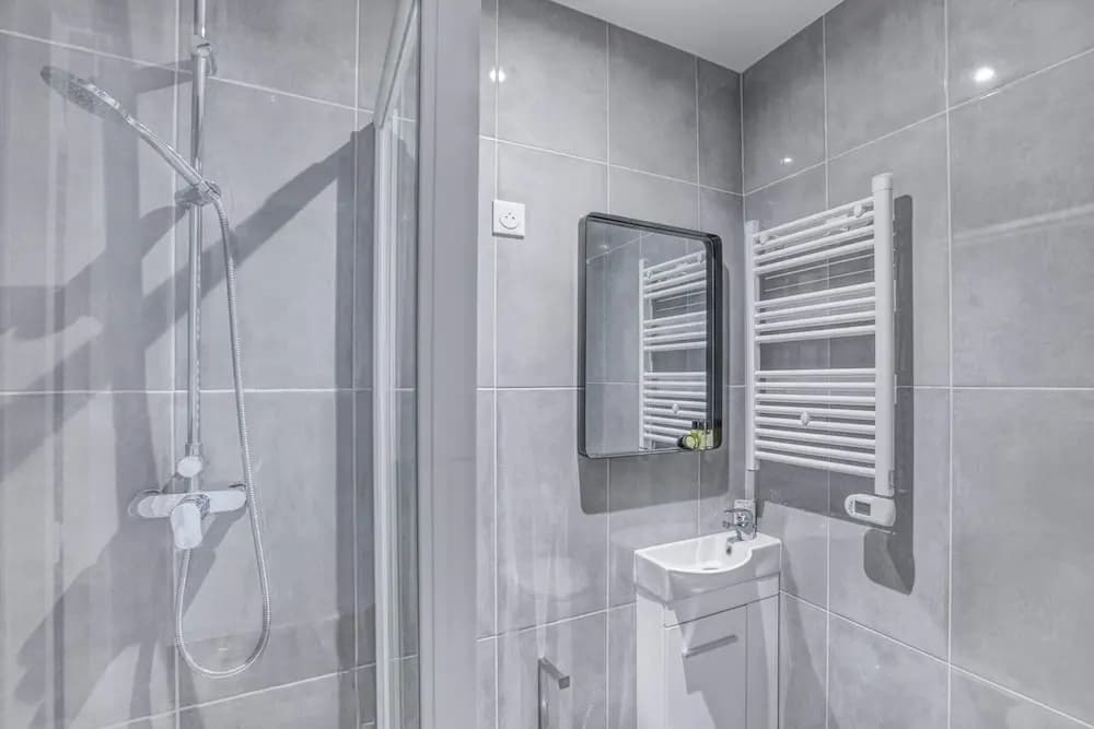 Stunning 3BR Home in the Heart of 10th Arr. Paris! - photo 6