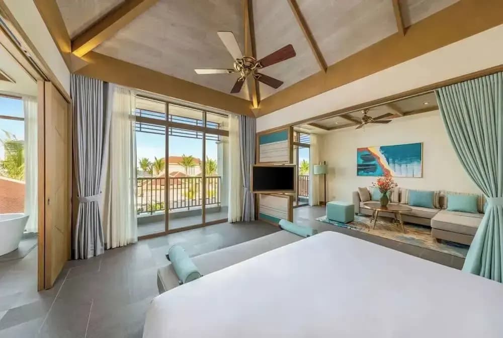 Luxe 3BR Villa: Pool, Breakfast & Housekeeping - photo 1