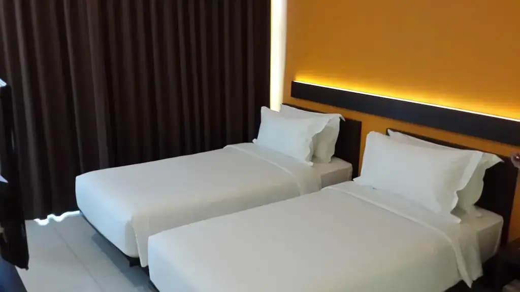 V Hotel Tebet - photo 3