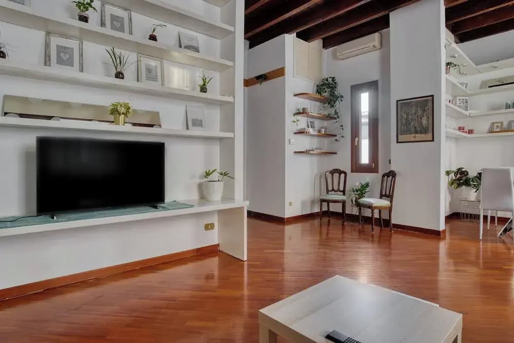 Inviting flat near the city centre - photo 13