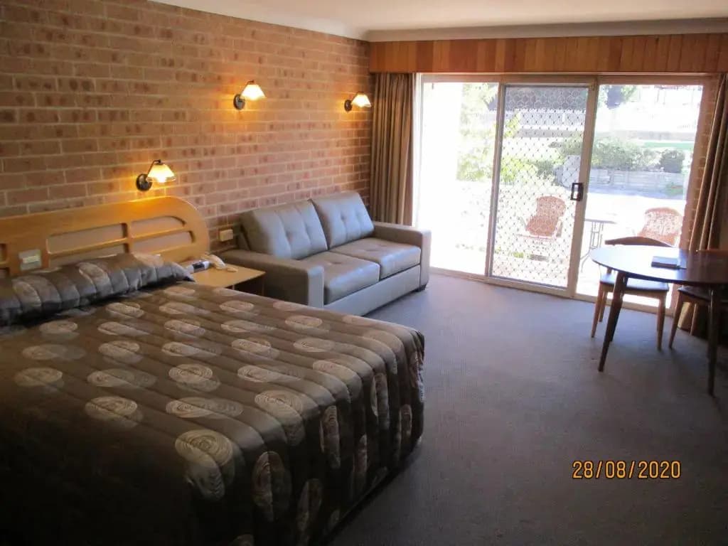 The Hermitage Motel - photo 3